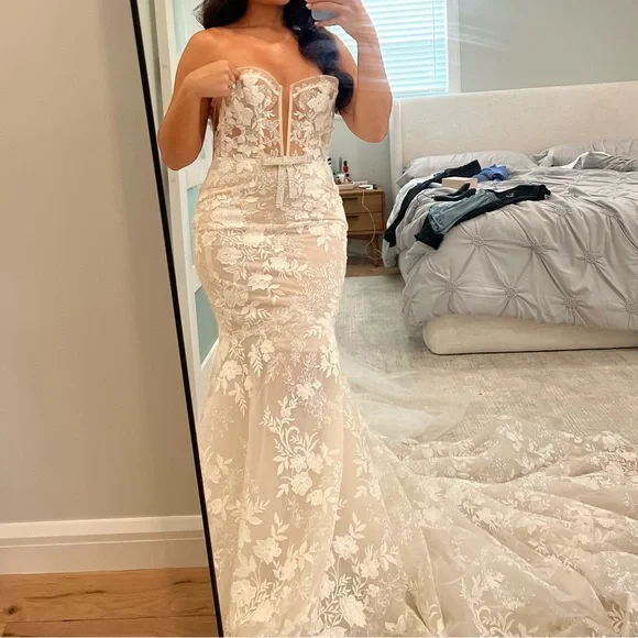 Berta wedding dress with detachable sleeves - Picture 3 of 3